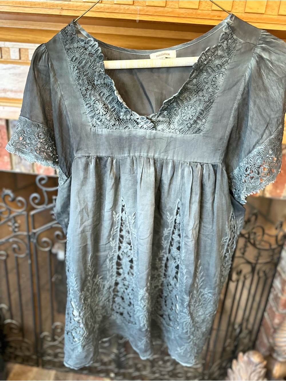 Sundance Brand, Gray-Green Lace-Overlay, lined Cap Sleeve Top, L, 21" P-T-P NWOT